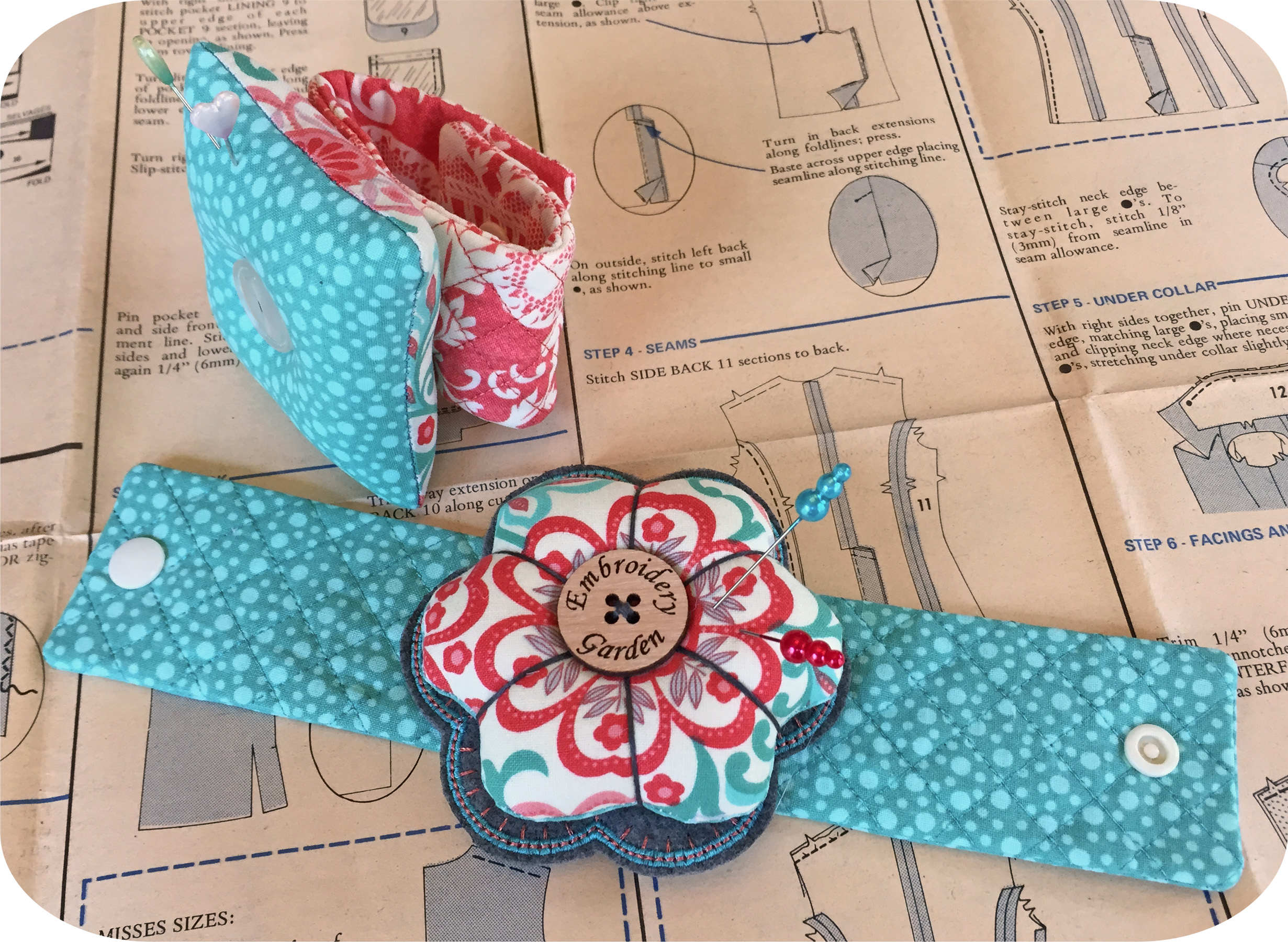 A simple wrist pin cushion I should have made ages ago! : r/sewing